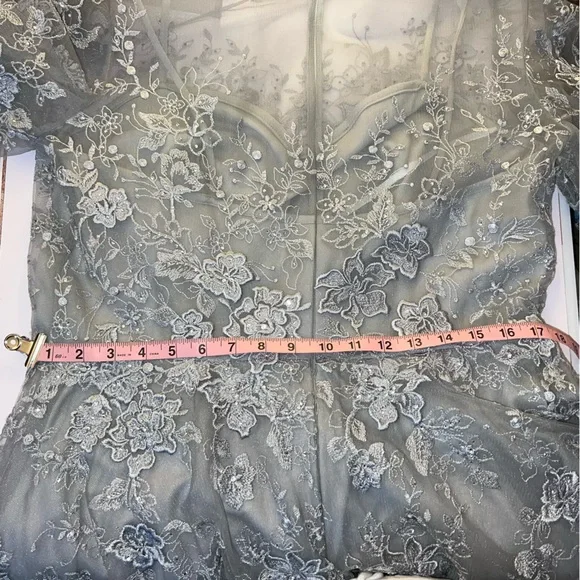 🆕MacDuggal Embroidered Illusion Puff Sleeve Gown|Size 14|$798 Retail|Minor Flaw - Picture 8 of 16